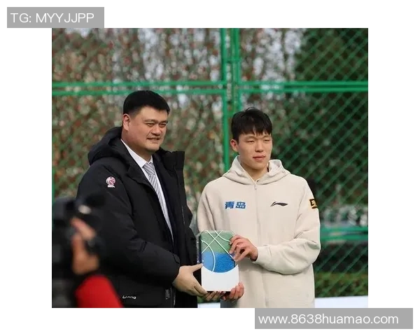 姚明盛赞诺瓦克的坚持与奋斗精神对体育界的深远影响